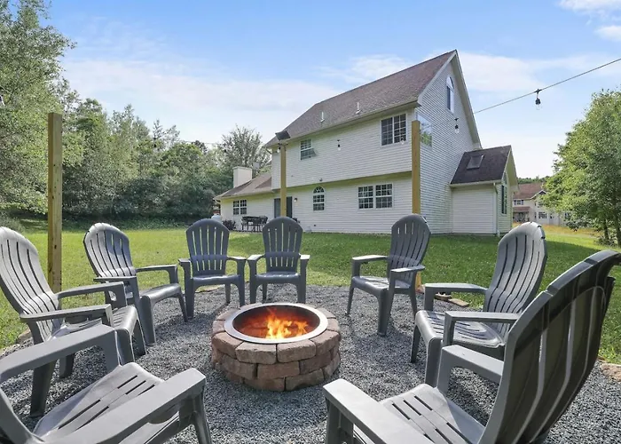 Cozy Secluded 3Br Home Pocono Raceway - Game Room